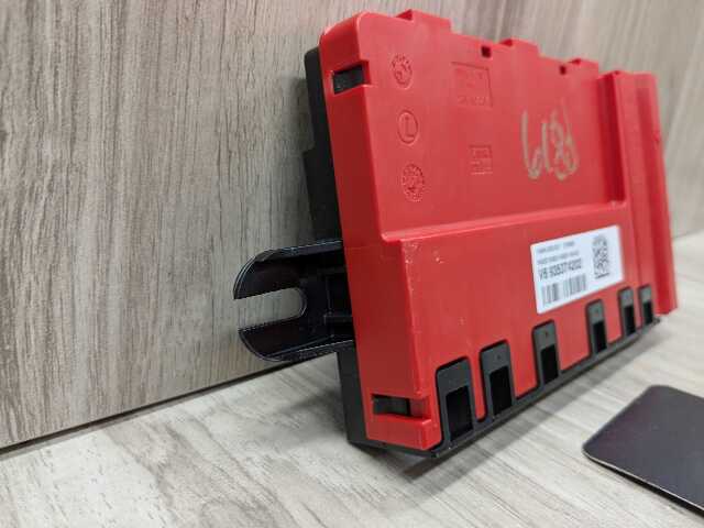 OEM BMW G11 G12 G14 G15 G16 G30 B+ Junction Terminal Power Relay Fuse Box
