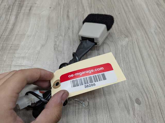 OEM BMW G11 G12 G30 G32 Front Right or Left Seatbelt Seat Belt Buckle BEIGE