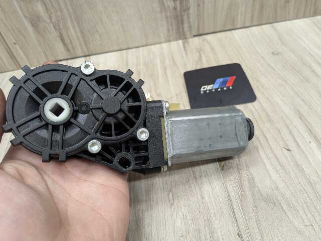 19-25 OEM BMW G29 Z4 30 M40 Convertible Top Drive Motor