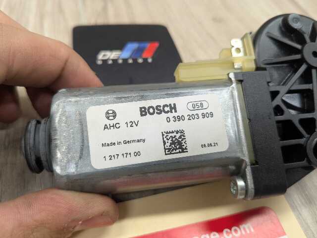 19-25 OEM BMW G29 Z4 30 M40 Convertible Top Drive Motor