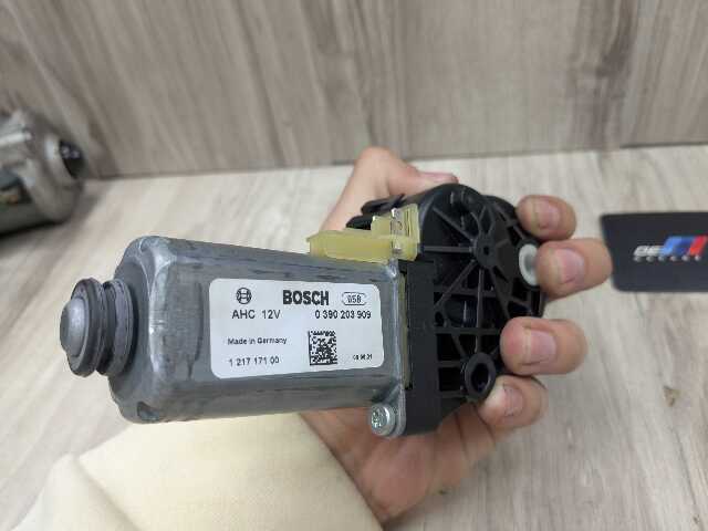 19-25 OEM BMW G29 Z4 30 M40 Convertible Top Drive Motor