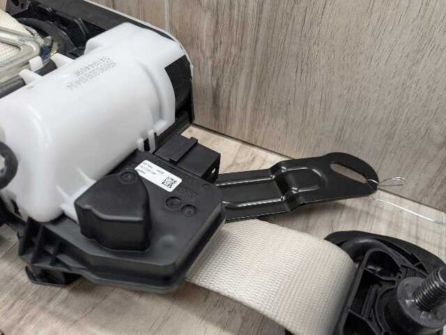 16-22 OEM BMW G11 G12 740 750 Front Right Passenger Seat Belt Retractor BEIGE