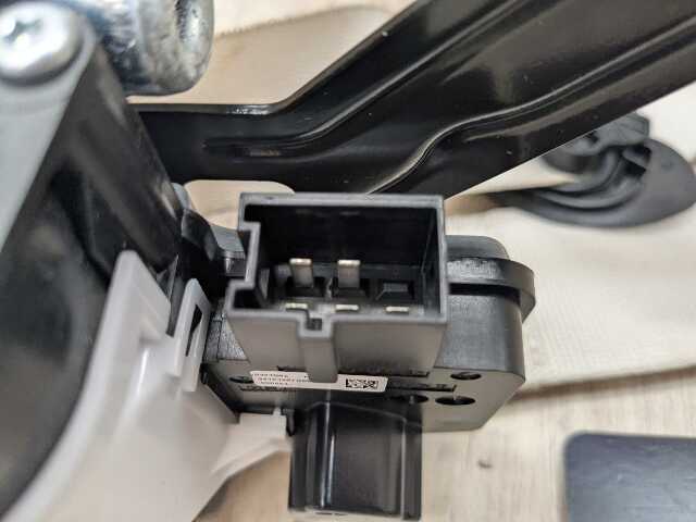 16-22 OEM BMW G11 G12 740 750 Front Right Passenger Seat Belt Retractor BEIGE