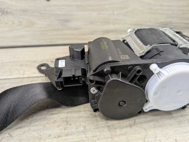 OEM BMW F95 G05 G06 G07 X5 X6 X7 Front Right Passenger Seat Belt Retractor Black