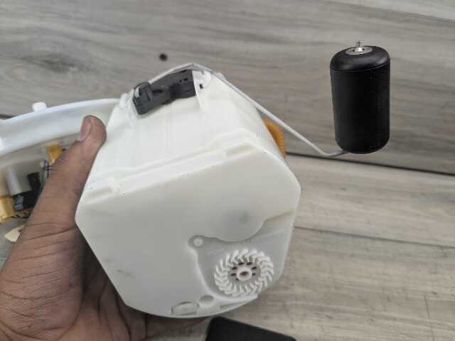 19-25 OEM BMW G05 G06 G07 X5 X6 X7 Rear Gas Tank Fuel Pump Sending Unit B58