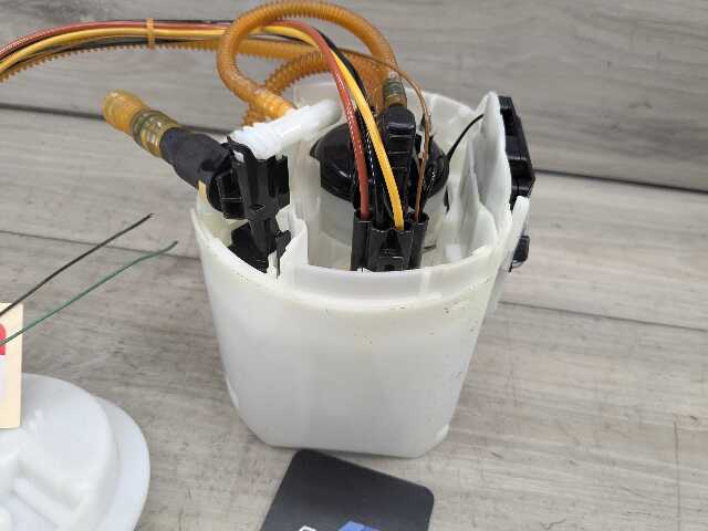 19-25 OEM BMW G05 G06 G07 X5 X6 X7 Rear Gas Tank Fuel Pump Sending Unit B58