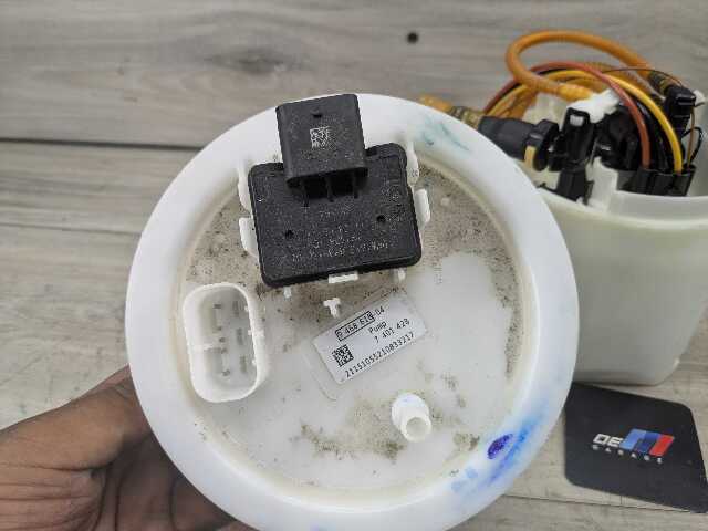 19-25 OEM BMW G05 G06 G07 X5 X6 X7 Rear Gas Tank Fuel Pump Sending Unit B58