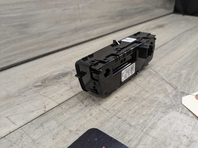 OEM BMW G20 G22 G23 G26 G80 G82 G83 Rear AC Air Climate Control Switch Module