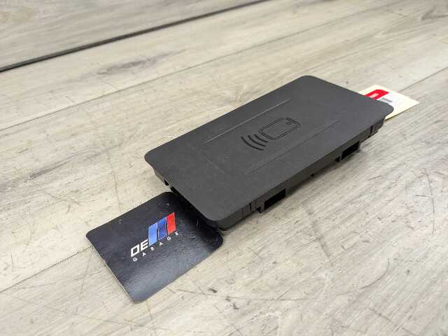 OEM BMW G20 G22 G23 G26 G80 M3 Center Console Storage Phone Car Wireless Charger