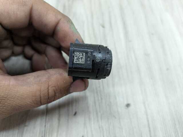 OEM BMW F44 G01* G05 G16 G20 G26 G30* G80 M3 M4 Bumper Parking PDC Sensor White