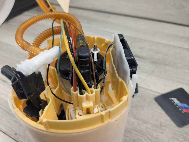 OEM BMW G20 G22 G23 G26 G42 330 M340 430 M440 Gas Tank Mounted Sending Fuel Pump