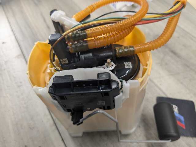 OEM BMW G20 G22 G23 G26 G42 330 M340 430 M440 Gas Tank Mounted Sending Fuel Pump
