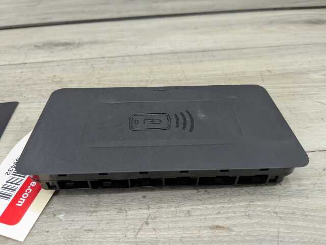 OEM BMW G05 G01 G20 G26 G80 M3 Center Console Storage Phone Car Wireless Charger