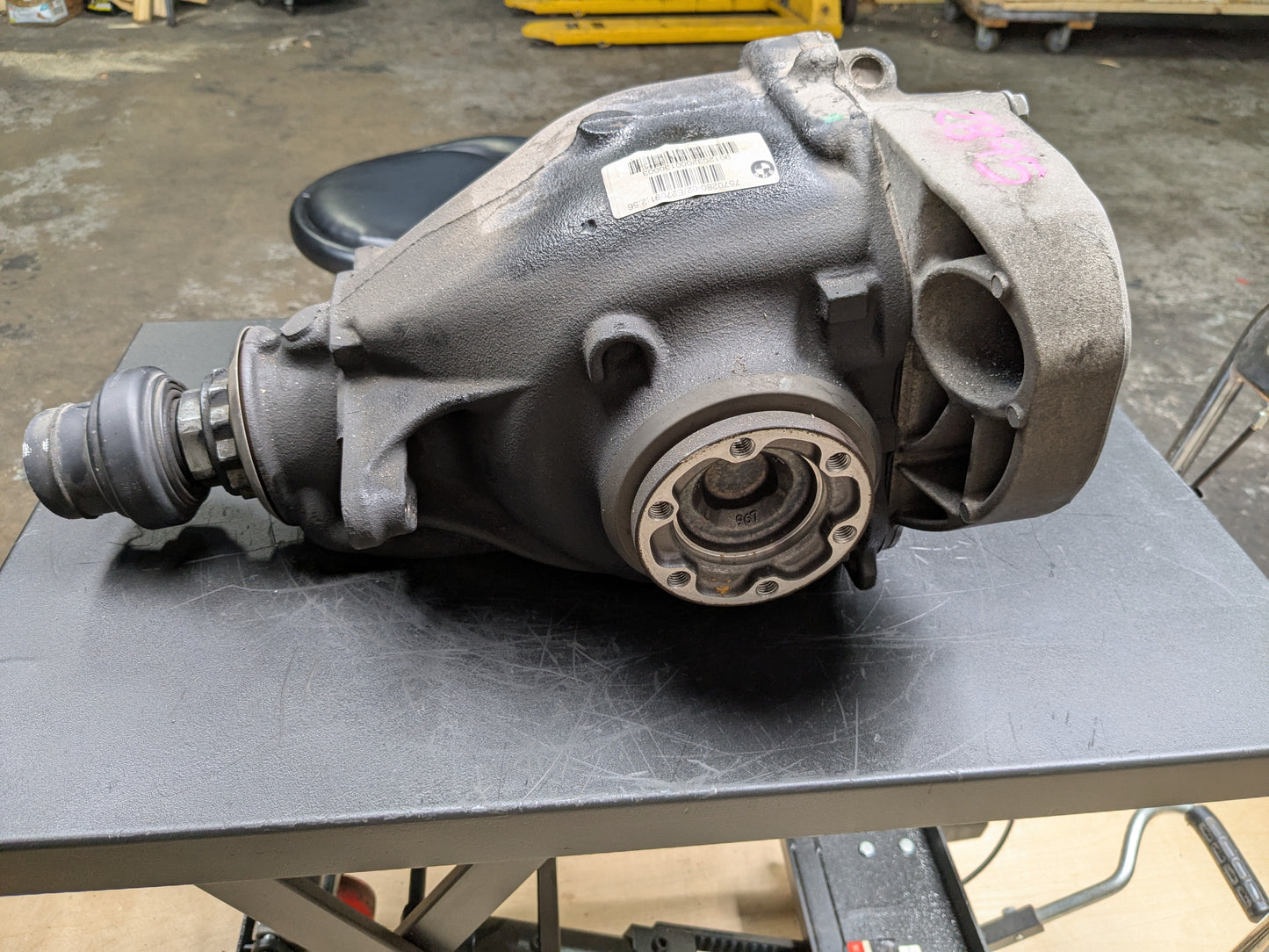 OEM BMW E82 E88 E92 E93 135 335 N54 N55 DCT Rear Differential Axle Carrier 2.56