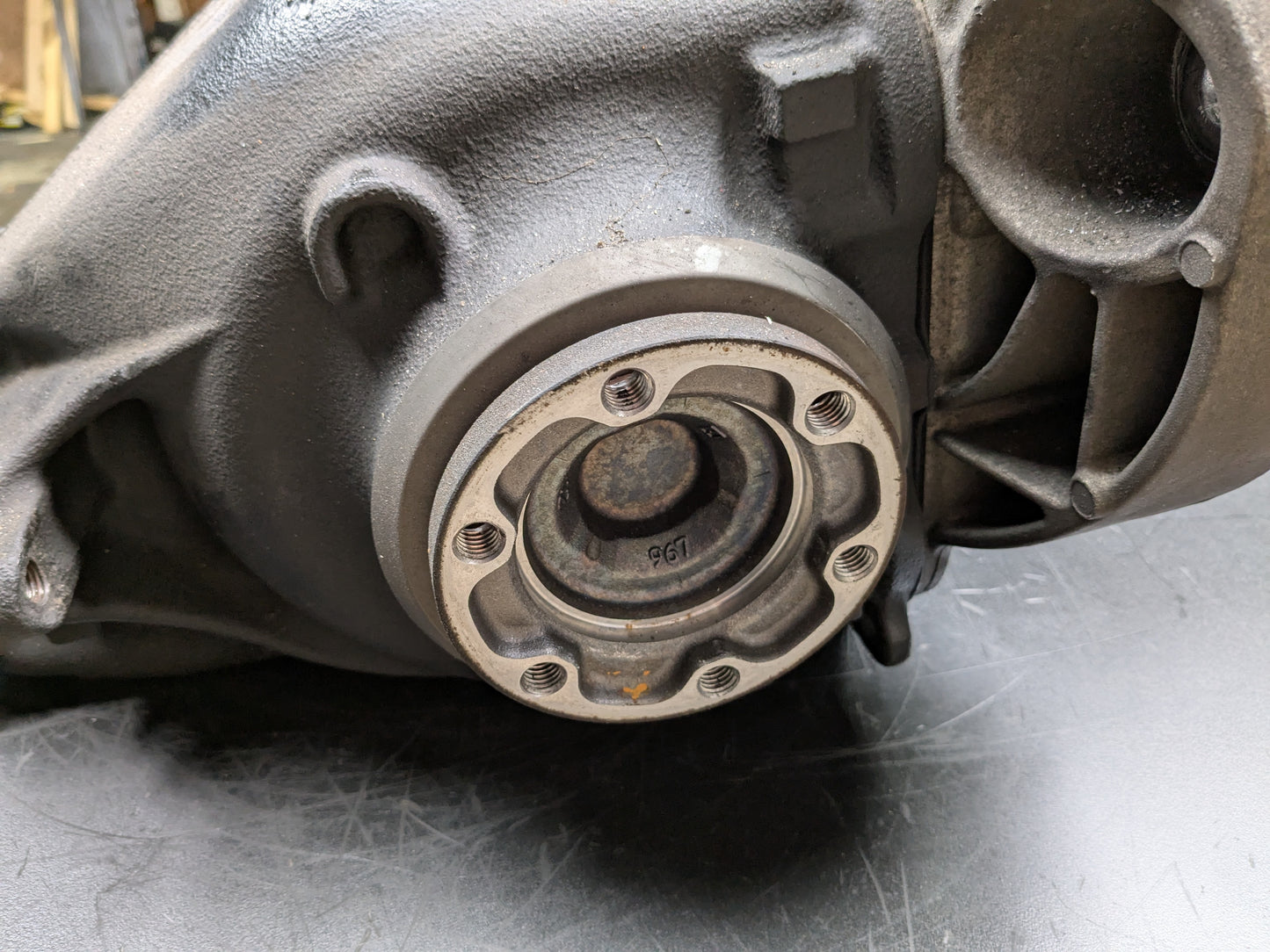 OEM BMW E82 E88 E92 E93 135 335 N54 N55 DCT Rear Differential Axle Carrier 2.56