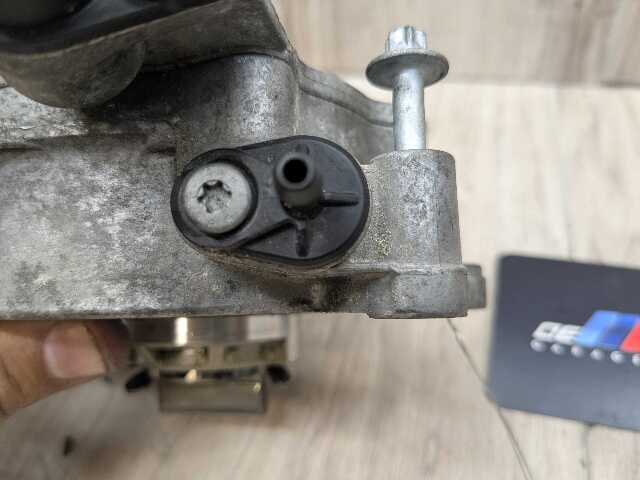OEM BMW E70 F06 F10 F13 F15 F16 F85 F86 X5 X6 X5M M5 Engine N63 S63 Vacuum Pump