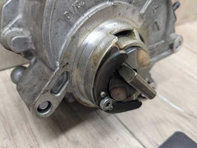 OEM BMW E70 F06 F10 F13 F15 F16 F85 F86 X5 X6 X5M M5 Engine N63 S63 Vacuum Pump