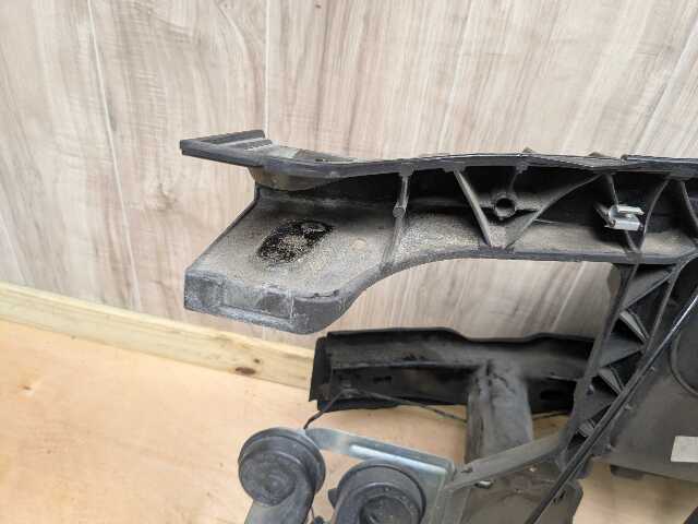 08-13 OEM BMW E82 E88 128 135 Front Radiator Support Frame Reinforce Clip Panel