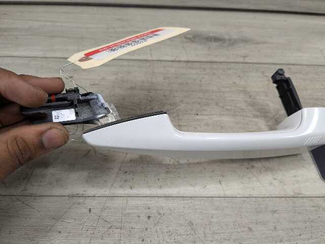 OEM BMW F15 F16 F85 F86 X5 X6 Left Driver Door Handle COMFORT ACCESS White 300