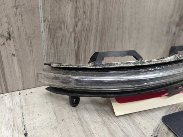 OEM BMW F15 F16 F25 F85 F86 X5 X6 Right Passenger Side Mirror Turn Signal Light