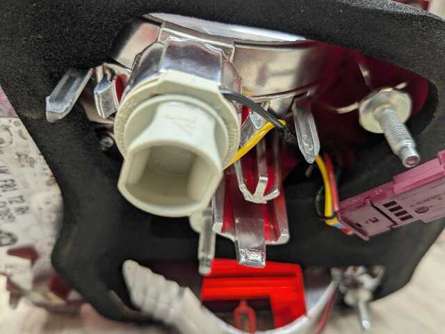 09-12 OEM BMW F01 F02 740 750 LED Rear Right Passenger Inner Trunk Tail Light