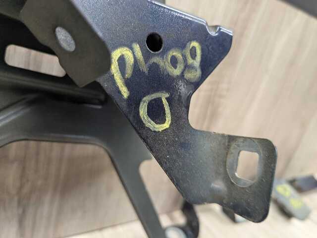 OEM BMW F01 F02 740 750 760 B7 Front Left Driver Fender Bracket Wing Holder SET