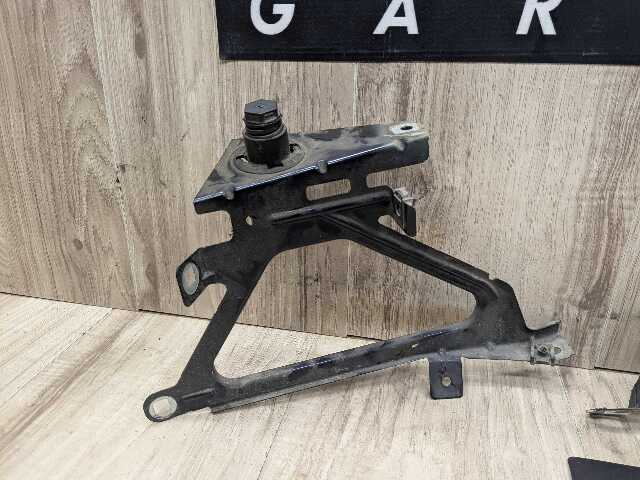 OEM BMW F01 F02 740 750 760 B7 Front Left Driver Fender Bracket Wing Holder SET