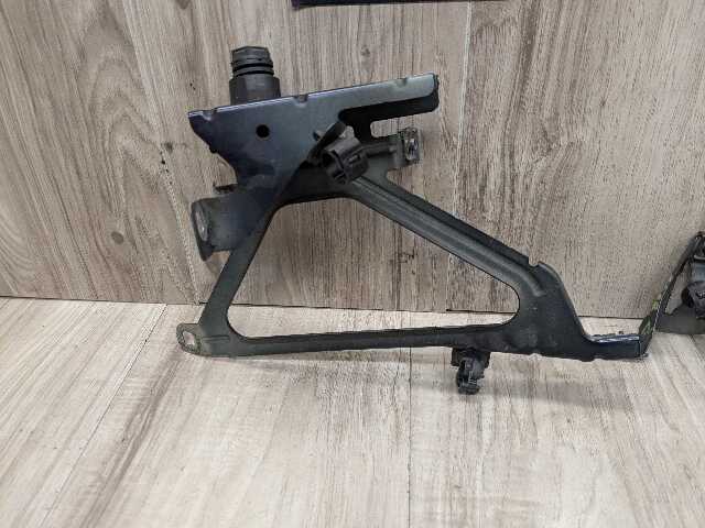 OEM BMW F01 F02 740 750 760 Front Right Passenger Fender Bracket Wing Holder SET