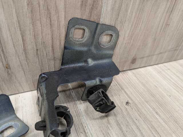 OEM BMW F01 F02 740 750 760 Front Right Passenger Fender Bracket Wing Holder SET