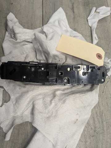 17-20 OEM BMW G30 G31 530 540 M550 Center Console Operating Unit Traction Switch