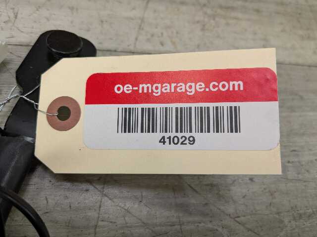 OEM BMW F90 G11 G12 G30 530 540 M550 750 M5 Front Left or Right Seatbelt Buckle
