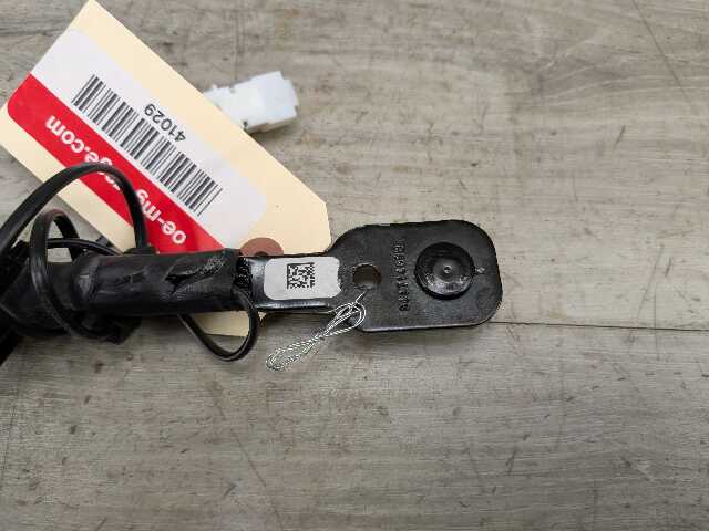 OEM BMW F90 G11 G12 G30 530 540 M550 750 M5 Front Left or Right Seatbelt Buckle