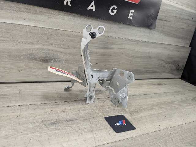 OEM BMW F90 G30 530 540 M550 M5 Front Right Passenger Fender Wing Bracket SET