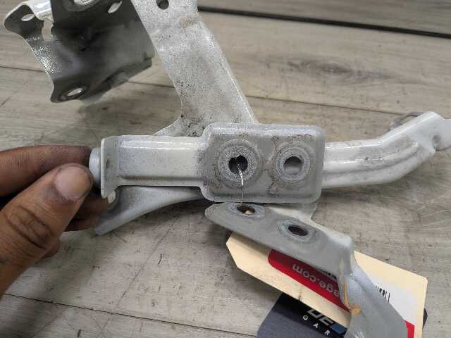 OEM BMW F90 G30 530 540 M550 M5 Front Right Passenger Fender Wing Bracket SET