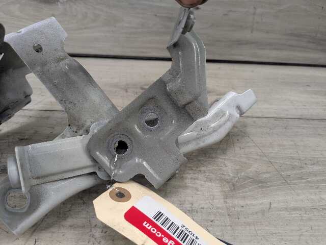 OEM BMW F90 G30 530 540 M550 M5 Front Right Passenger Fender Wing Bracket SET