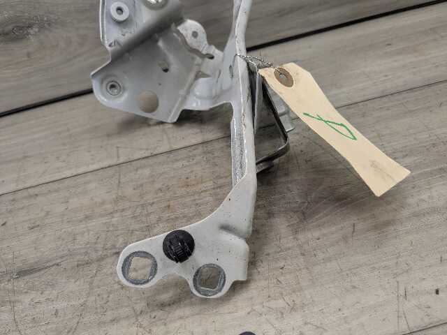 OEM BMW F90 G30 530 540 M550 M5 Front Right Passenger Fender Wing Bracket SET