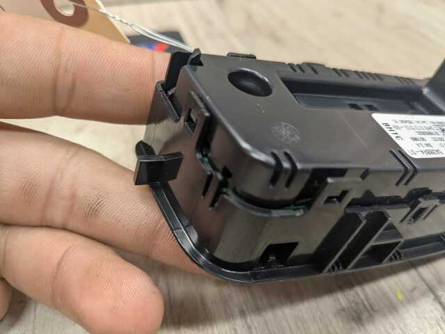 OEM BMW G20 G22 G23 G26 G42 G80 G82 AC Rear Heater Climate Control Switch Panel
