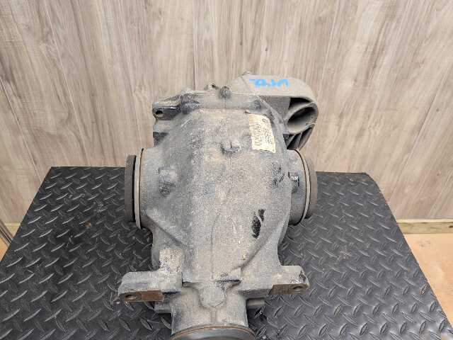 OEM BMW E82 E88 E92 E93 135 335 N54 N55 DCT Rear Differential Axle Carrier 2.56