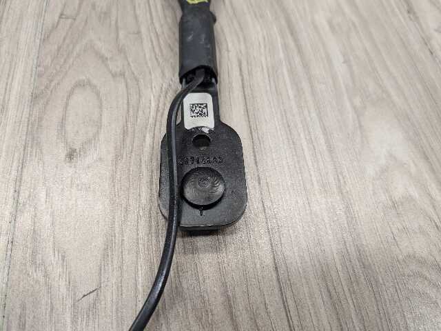OEM BMW F90 G11 G12 G30 530 540 M550 750 M5 Front Left or Right Seatbelt Buckle