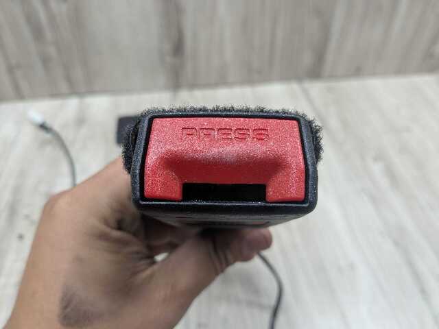 OEM BMW F90 G11 G12 G30 530 540 M550 750 M5 Front Left or Right Seatbelt Buckle