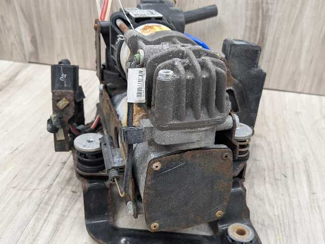 16-22 OEM BMW G11 G12 740 750 M760 Air Suspension Compressor Pump Module Motor