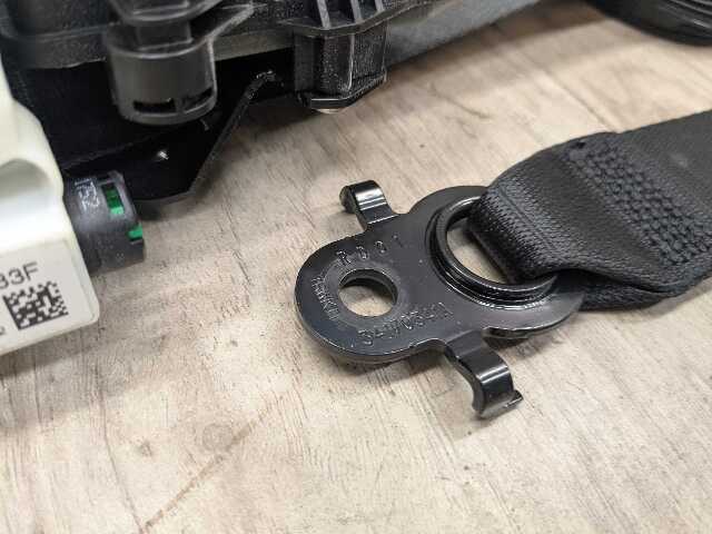 OEM BMW G11 G12 740 750 M760 Front Right Passenger Seat Belt Retractor Black
