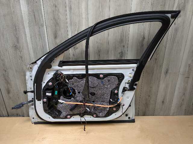 *OEM BMW F90 G30 530 540 M550 M5 Front Right Passenger Door Shell Panel White