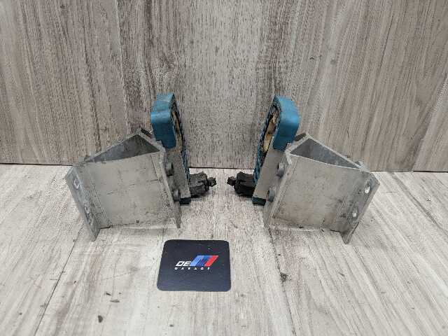 OEM BMW F90 F93 G11 G12 G16 G30 M5 Radiator Mount Support Bracket Left Right SET