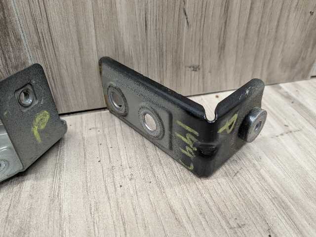 16-19 OEM BMW G11 G12 740 750 M760 Front Right Passenger Fender Bracket SET