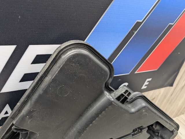 OEM BMW G12 G30 540 M550 750 M760 Windshield Wiper Washer Reservoir Tank Pump