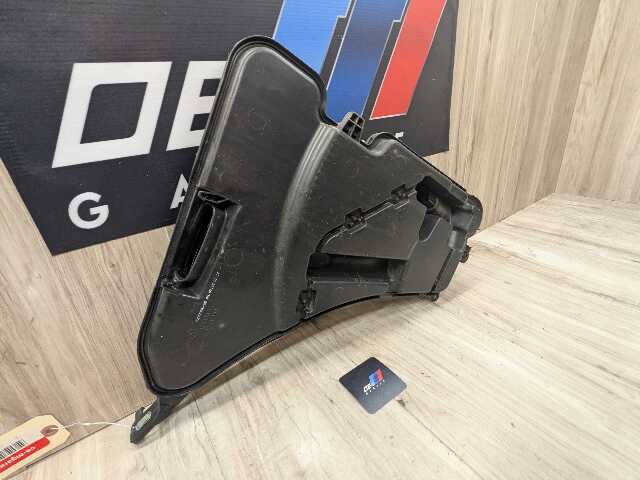 OEM BMW G12 G30 540 M550 750 M760 Windshield Wiper Washer Reservoir Tank Pump