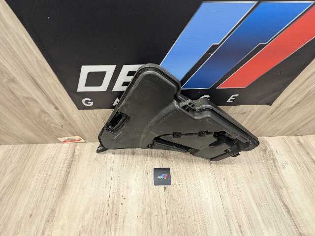 OEM BMW G12 G30 540 M550 750 M760 Windshield Wiper Washer Reservoir Tank Pump