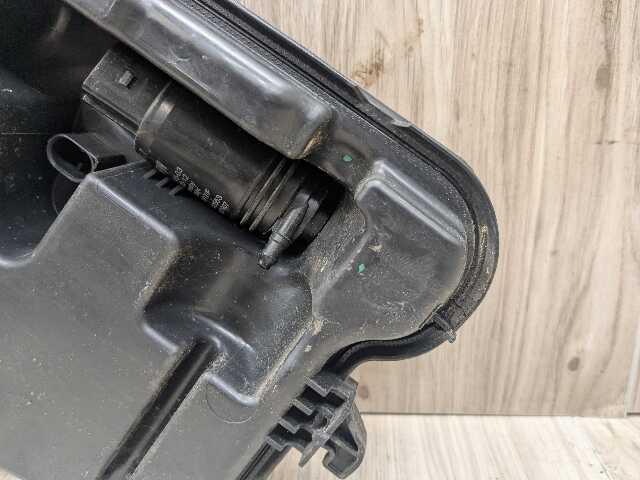 OEM BMW G12 G30 540 M550 750 M760 Windshield Wiper Washer Reservoir Tank Pump