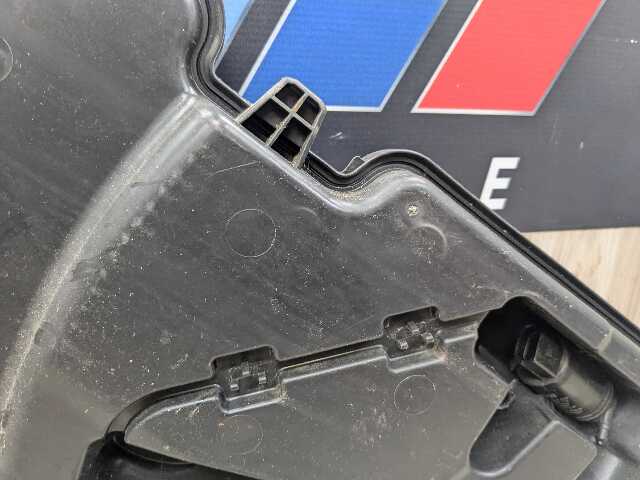 OEM BMW G12 G30 540 M550 750 M760 Windshield Wiper Washer Reservoir Tank Pump